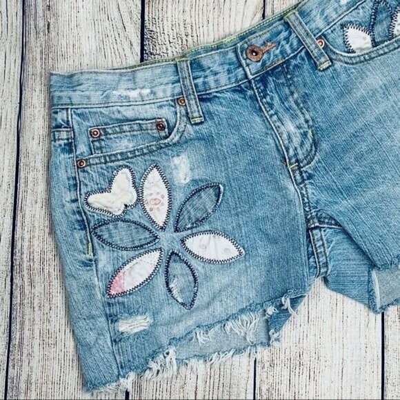 Bongo Distressed Floral Cut Off Denim Jean Shorts - Picture 2 of 6